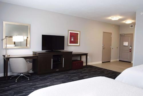 hampton inn and suites des moines urbandale