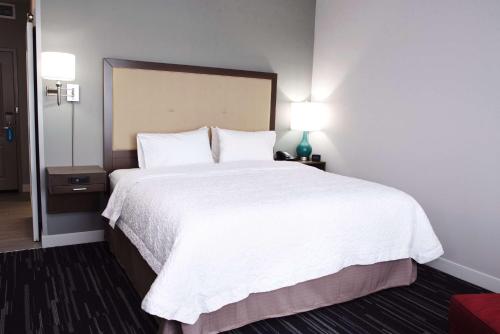 hampton inn and suites des moines urbandale