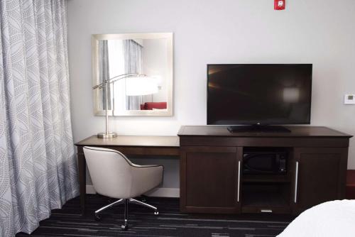 hampton inn and suites des moines urbandale
