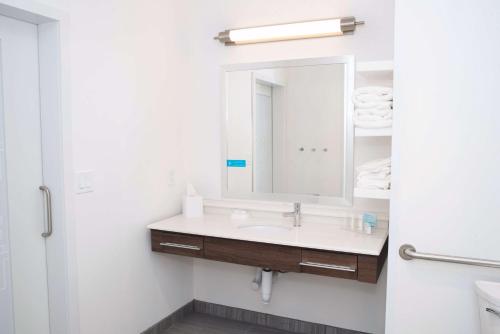 hampton inn and suites des moines urbandale