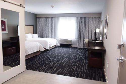 hampton inn and suites des moines urbandale