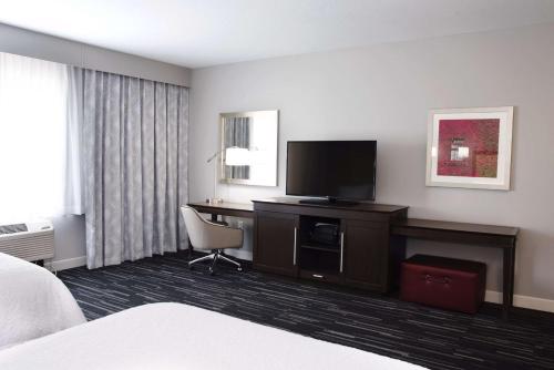 hampton inn and suites des moines urbandale