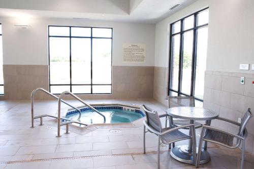 hampton inn and suites des moines urbandale