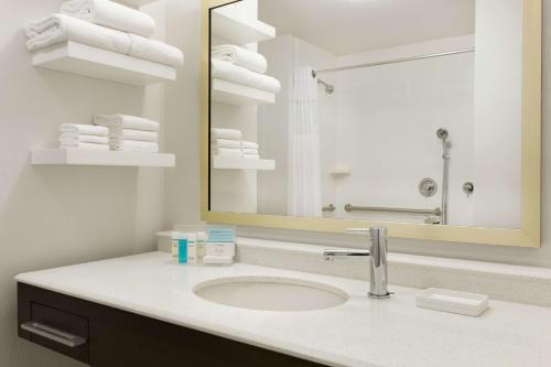 hampton inn north olmsted cleveland airport