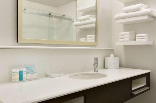 hampton inn north olmsted cleveland airport