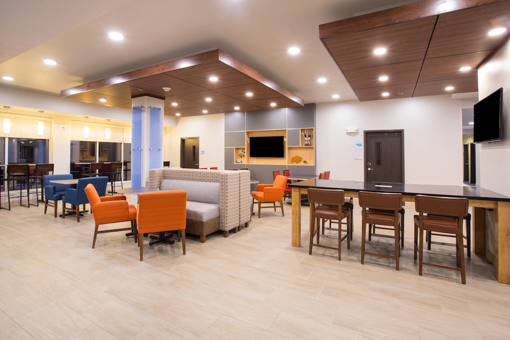 holiday inn exp and sts rapid city rushmore south