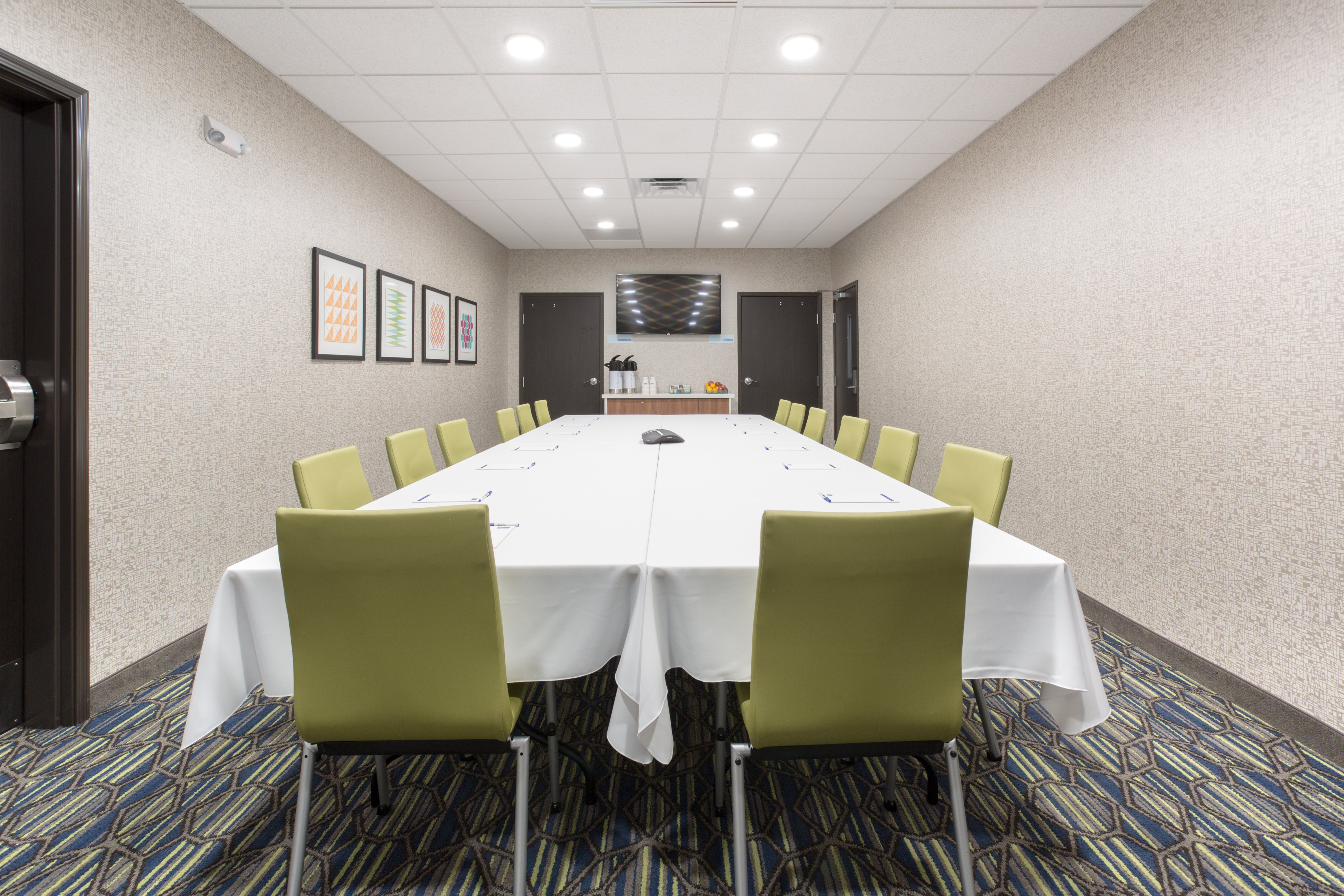 holiday inn exp and sts rapid city rushmore south