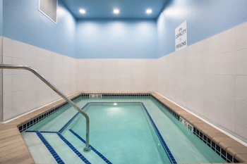 Holiday Inn Exp & Sts Rapid City - Rushmore South,Rapid City>>Blackhawk,3 star