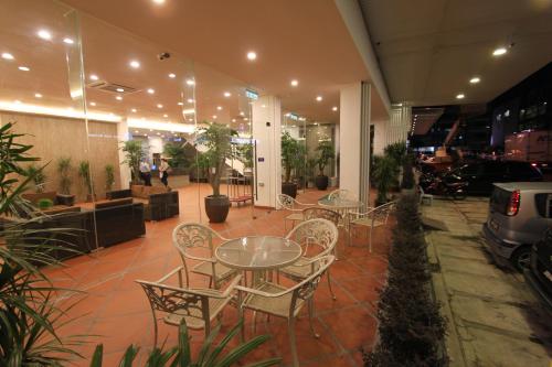 molek garden hotel