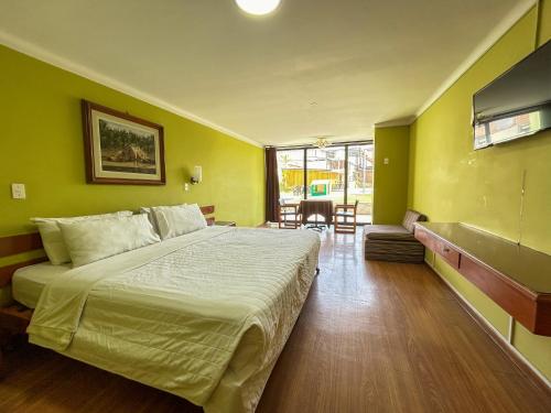 hotel holiday suites