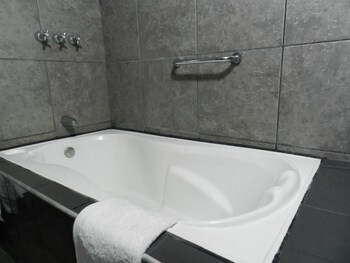 hotel holiday suites