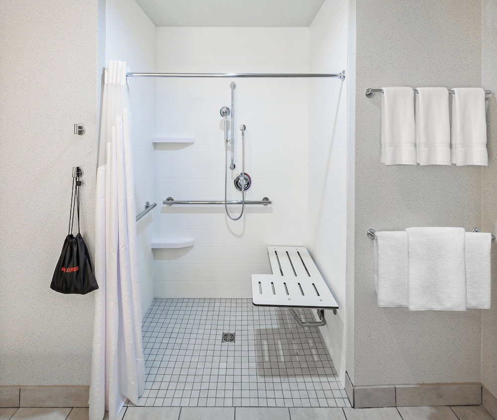 holiday inn express and suites coffeyville by ihg
