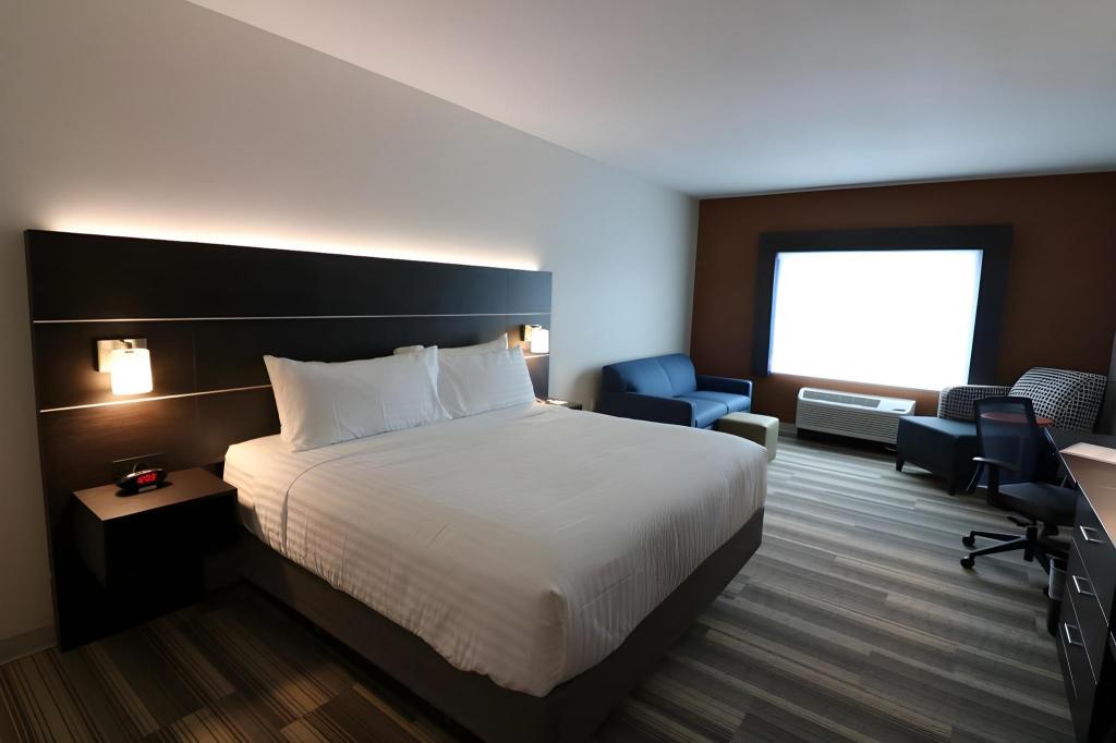 holiday inn express and suites coffeyville by ihg