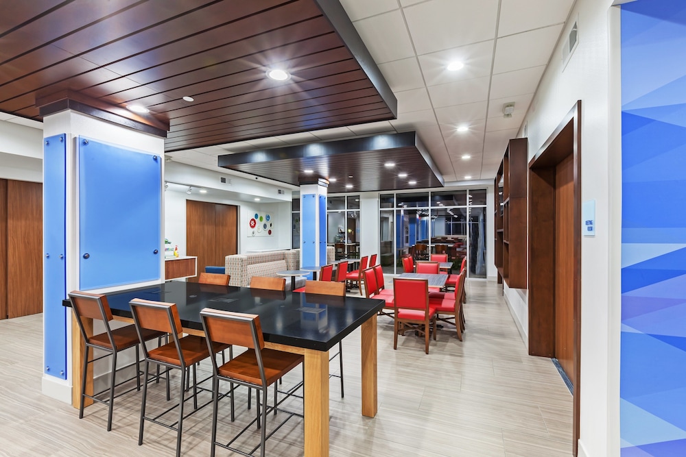 holiday inn express and suites coffeyville by ihg