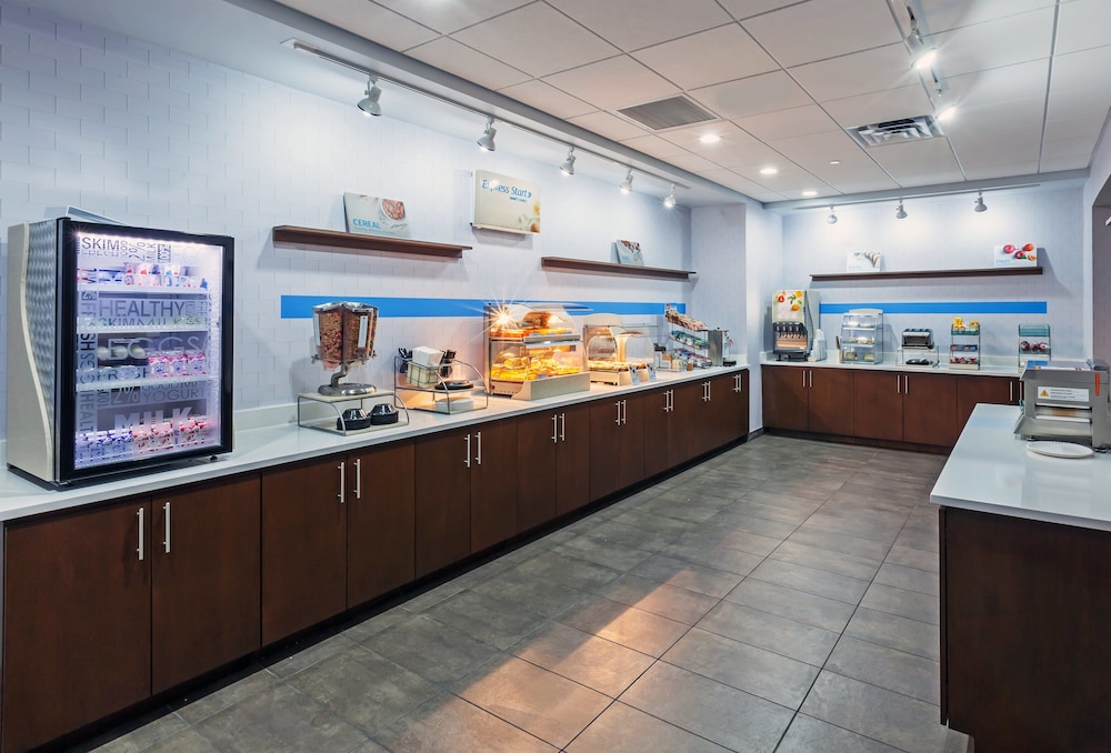 holiday inn express and suites coffeyville by ihg