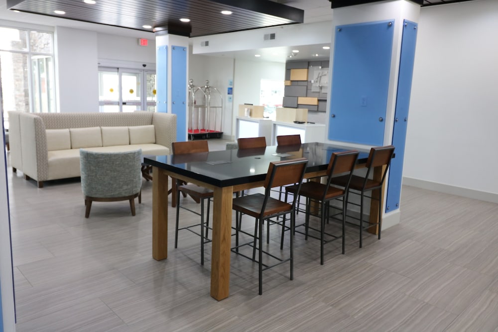 holiday inn express and suites coffeyville by ihg