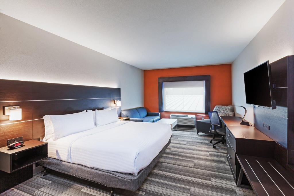 holiday inn express and suites coffeyville by ihg