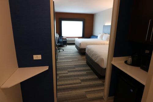 holiday inn express and suites coffeyville by ihg