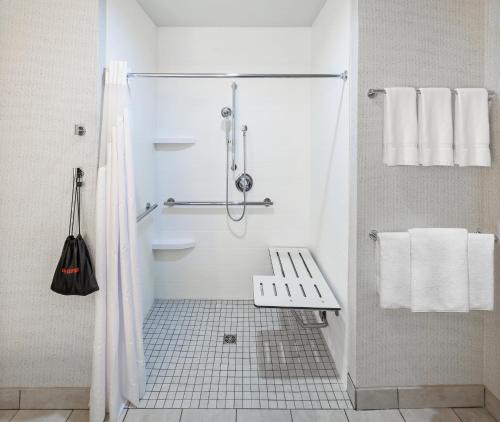 holiday inn express and suites coffeyville by ihg
