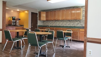 Spark By Hilton Roanoke Airport,Near Valley View Mall,2 star