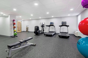 Spark By Hilton Roanoke Airport,Near Valley View Mall,2 star