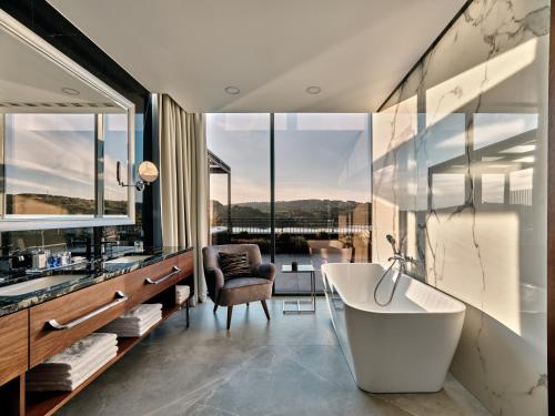 heron live hotel