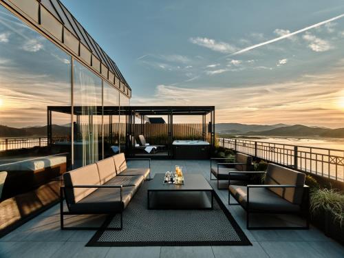 heron live hotel