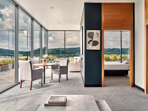 heron live hotel