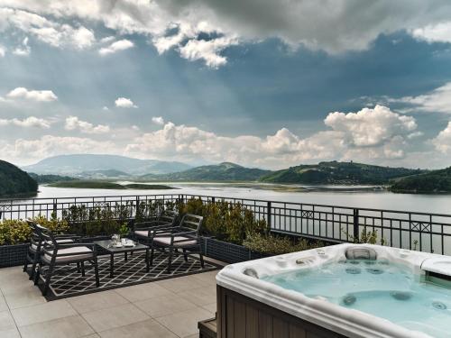heron live hotel