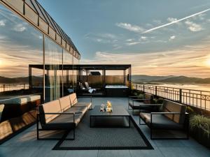 heron live hotel