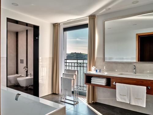heron live hotel