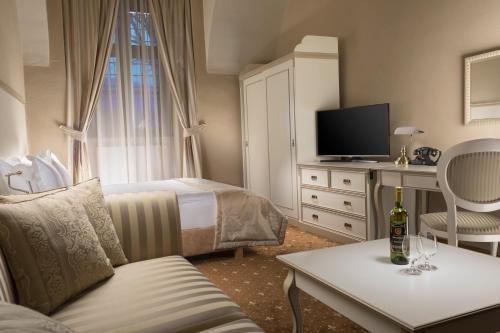 hotel and restaurant gino park palace