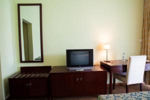 gorillas lake kivu hotel
