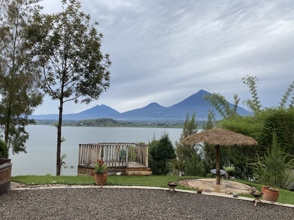 ruhondo beach resort