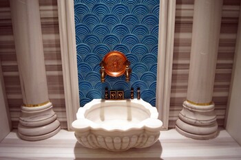 venus thermal boutique