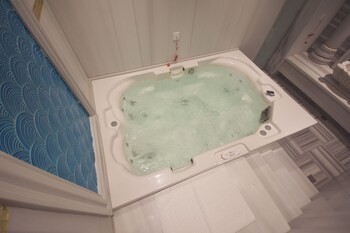 venus thermal boutique