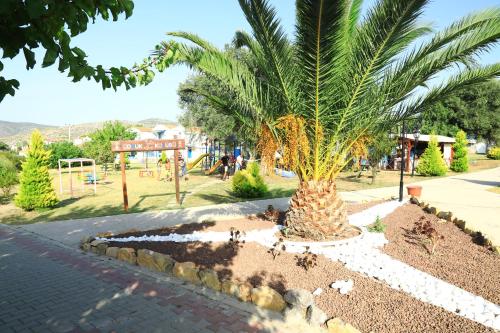 akay garden family club