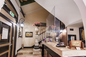 Hôtel De Provence,Bouches-Du-Rhône>>Aurons,3 star