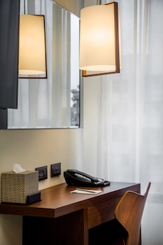 lacle hotel luzhou taipei