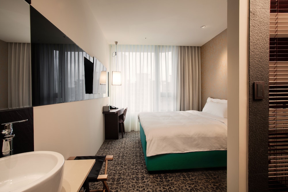 lacle hotel luzhou taipei