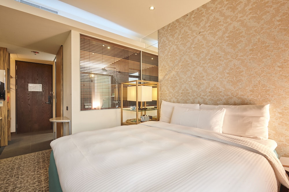 lacle hotel luzhou taipei