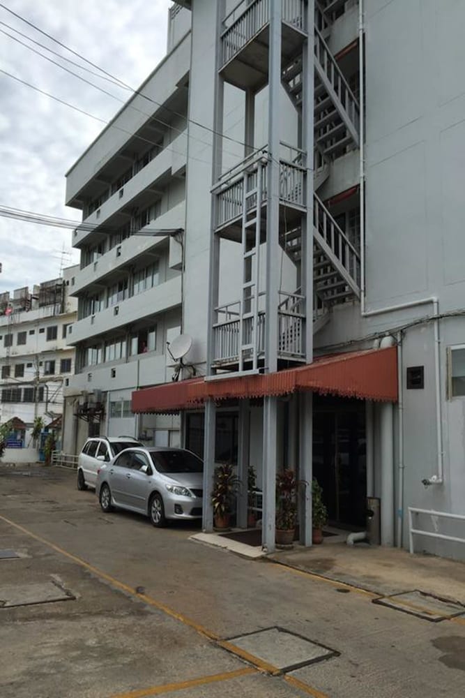 u thong hotel