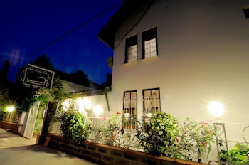 beyaz ev agva adults only