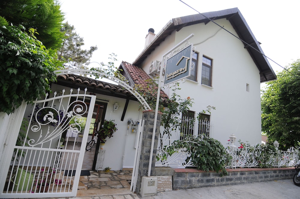 beyaz ev agva adults only