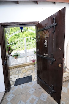 beyaz ev agva adults only