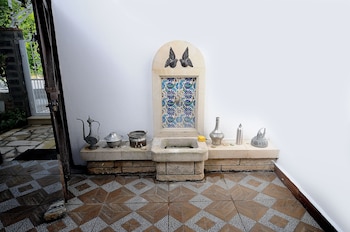 beyaz ev agva adults only