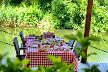 beyaz ev agva adults only