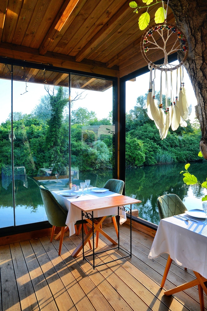 beyaz ev agva adults only