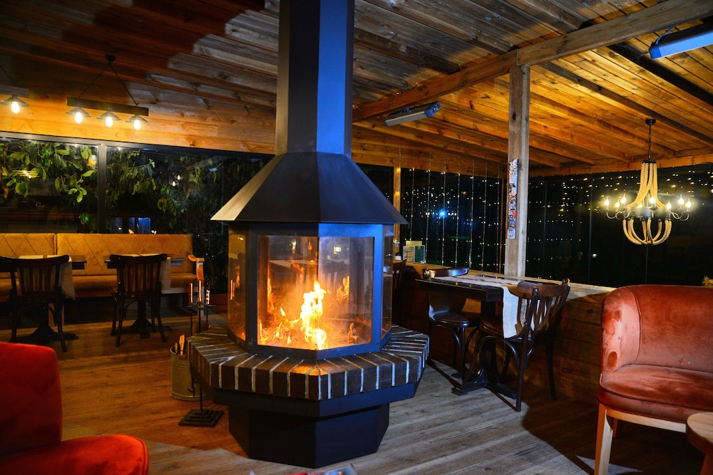 beyaz ev agva adults only