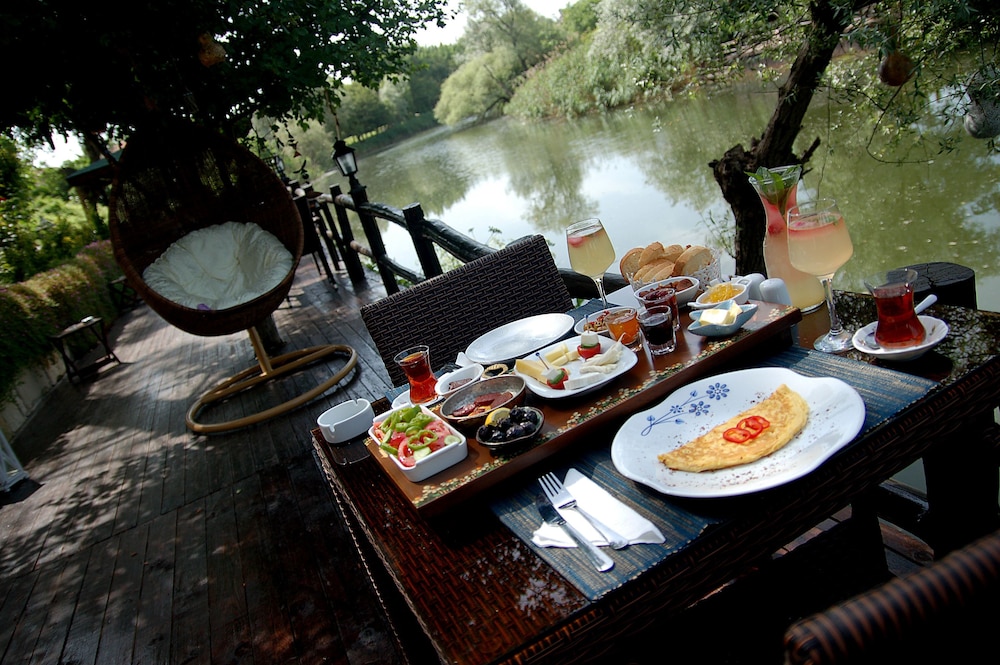 beyaz ev agva adults only